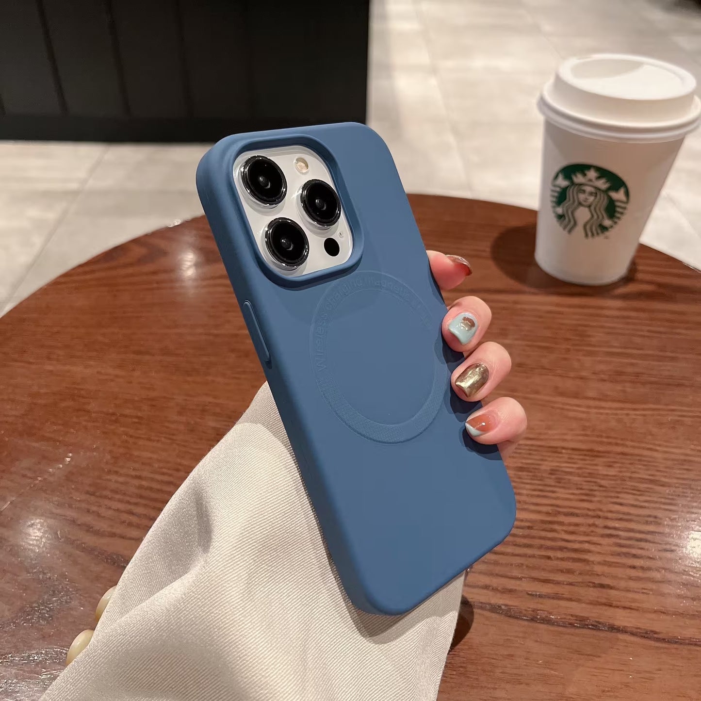 Coque Silicone avec Magsafe pour iPhone 13 Pro Max