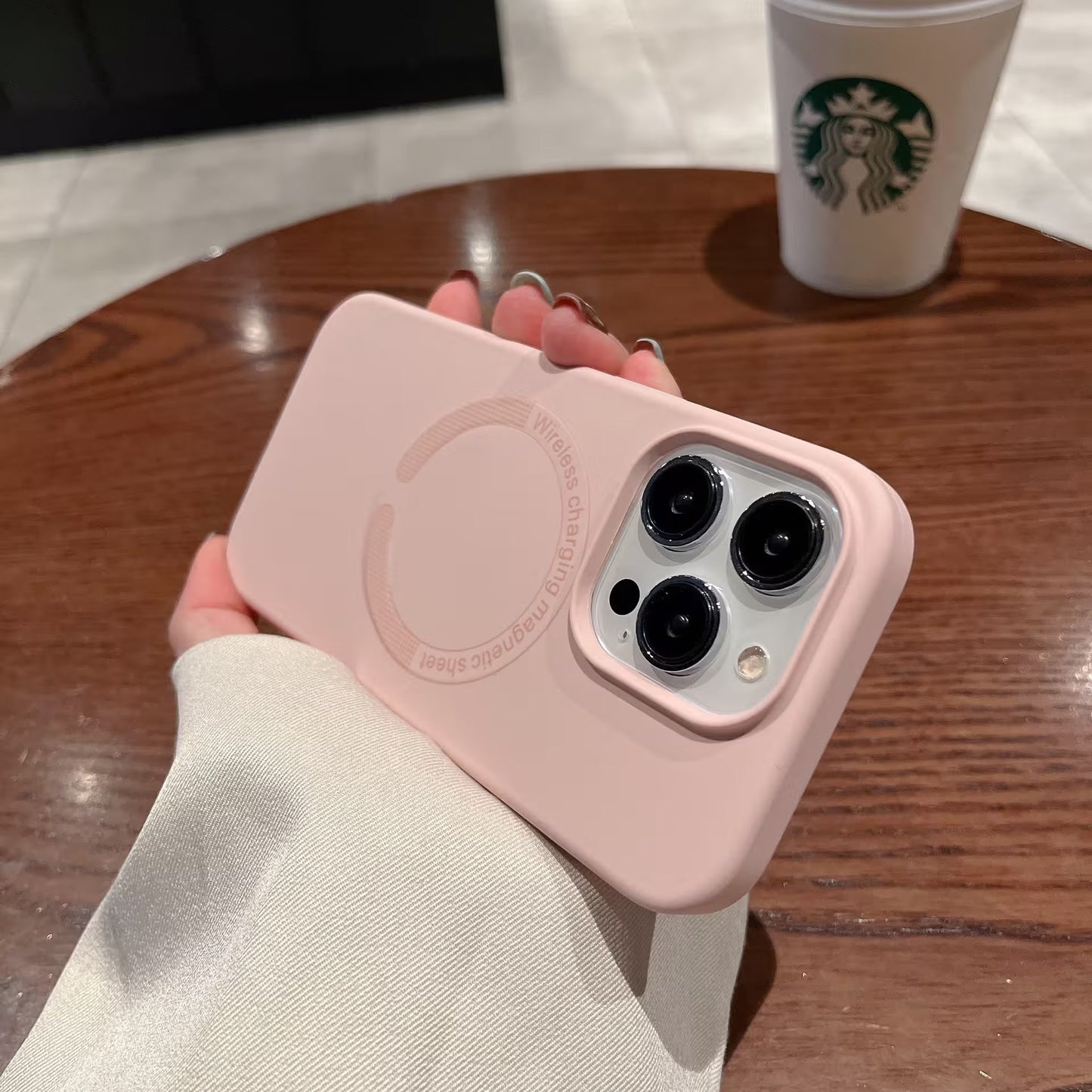 Coque Silicone avec Magsafe pour iPhone 13 Pro Max
